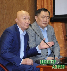 Женишбек Назаралиев выбрал трёх тувинских врачей для стажировки в Киргизии